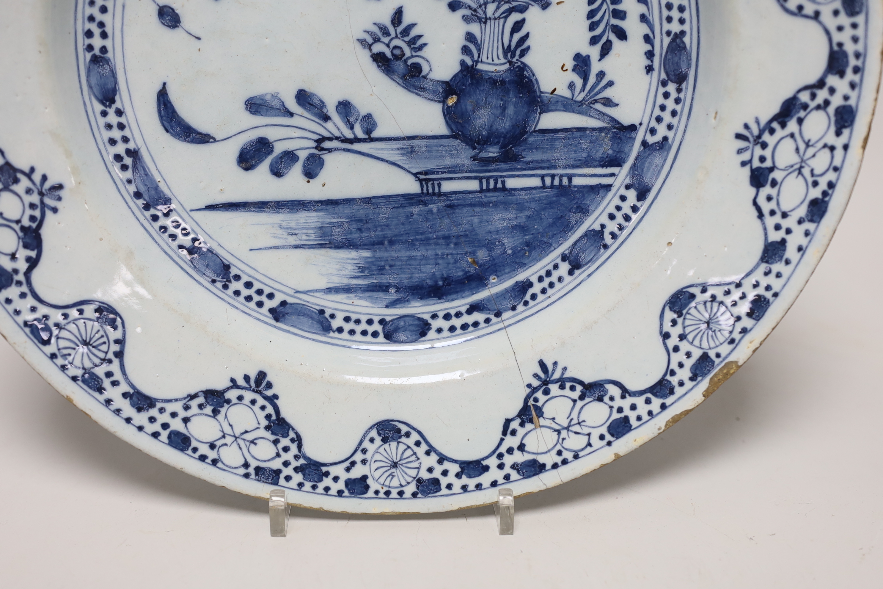 An 18th century Delft blue and white charger, 30cm